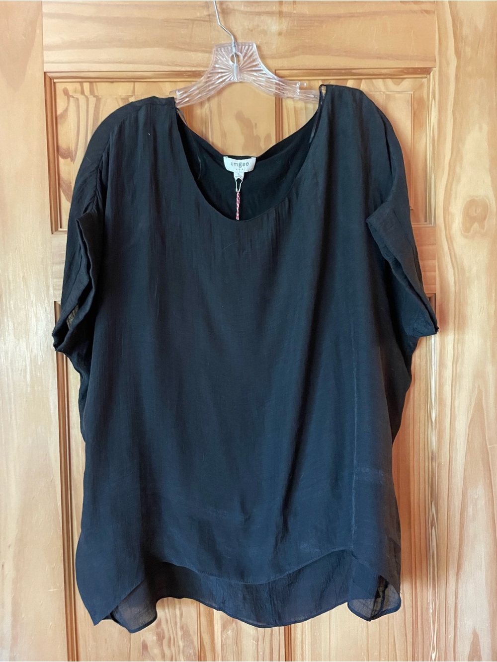 Umgee Black Scoop Neck Short Sleeve Flowy Blouse